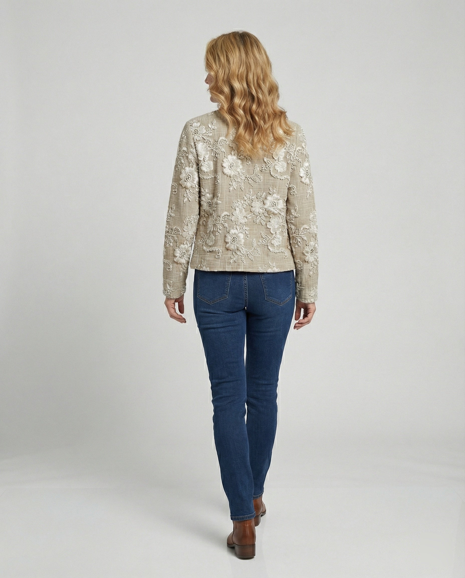 R&B | Cardigan mit 3d Spitzen Knopfverschluss Romantisch und Lässig