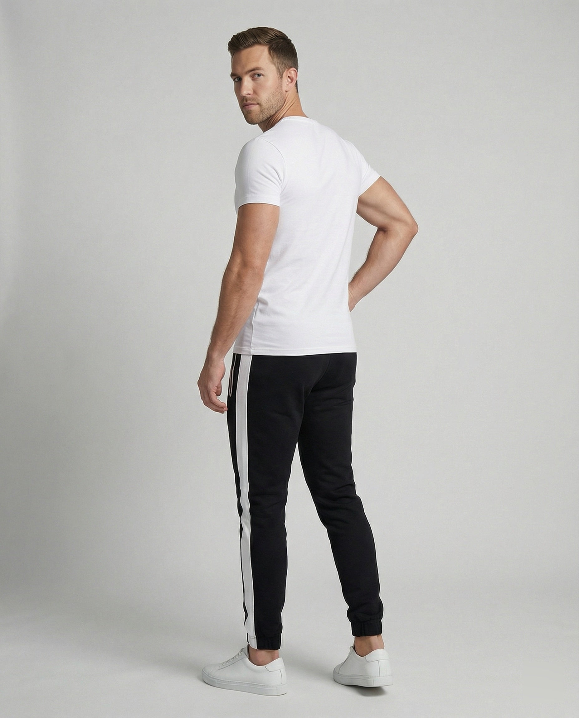 Herren sportliche Jogginghose mit innovativen Seitentaschen R&B