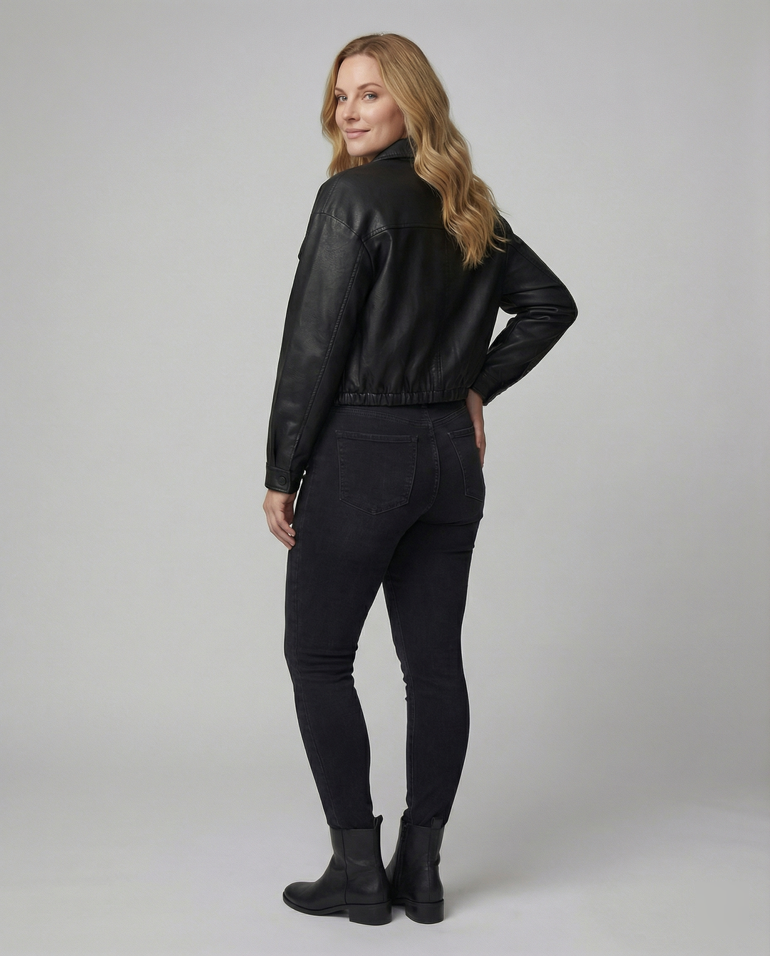 Übergangsjacke Damen schwarz cropped aus Kunstleder