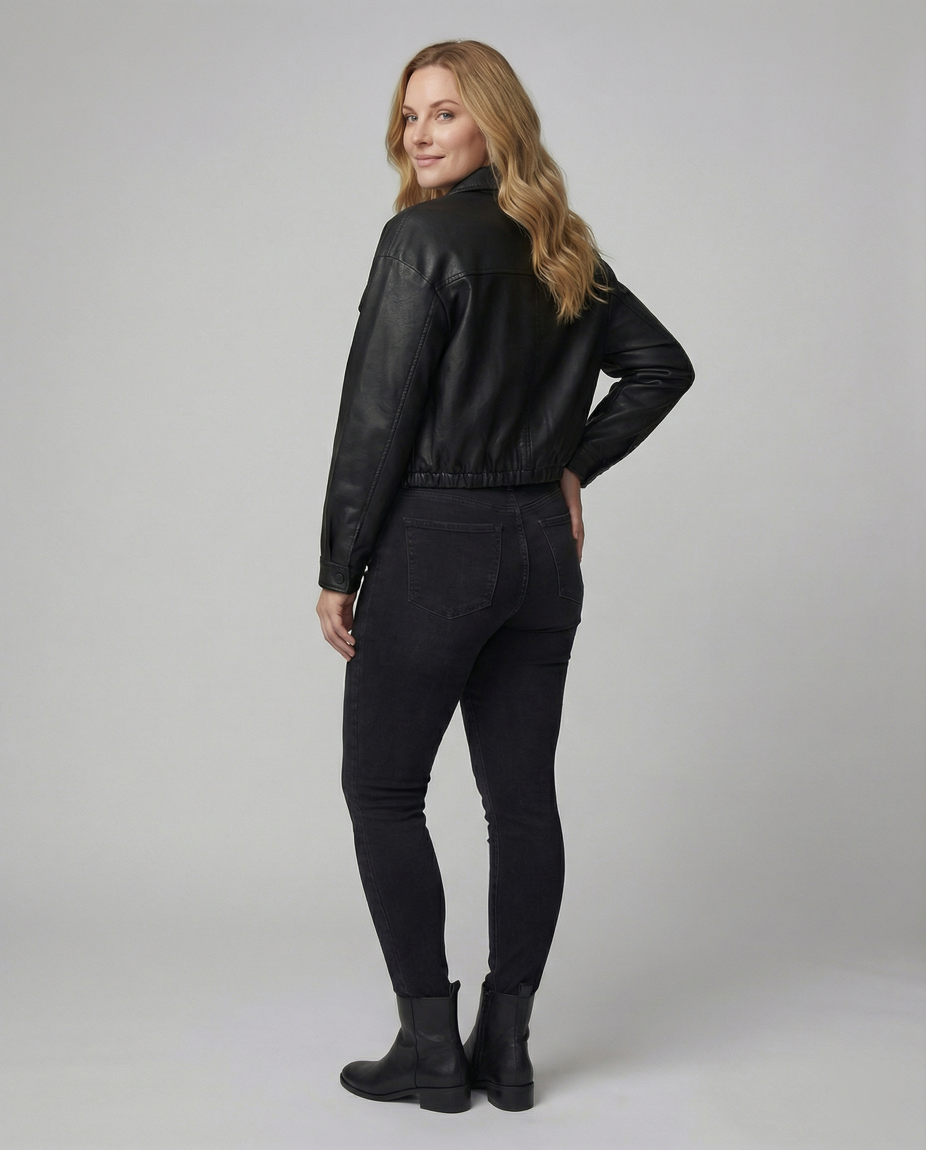 Übergangsjacke Damen schwarz cropped aus Kunstleder
