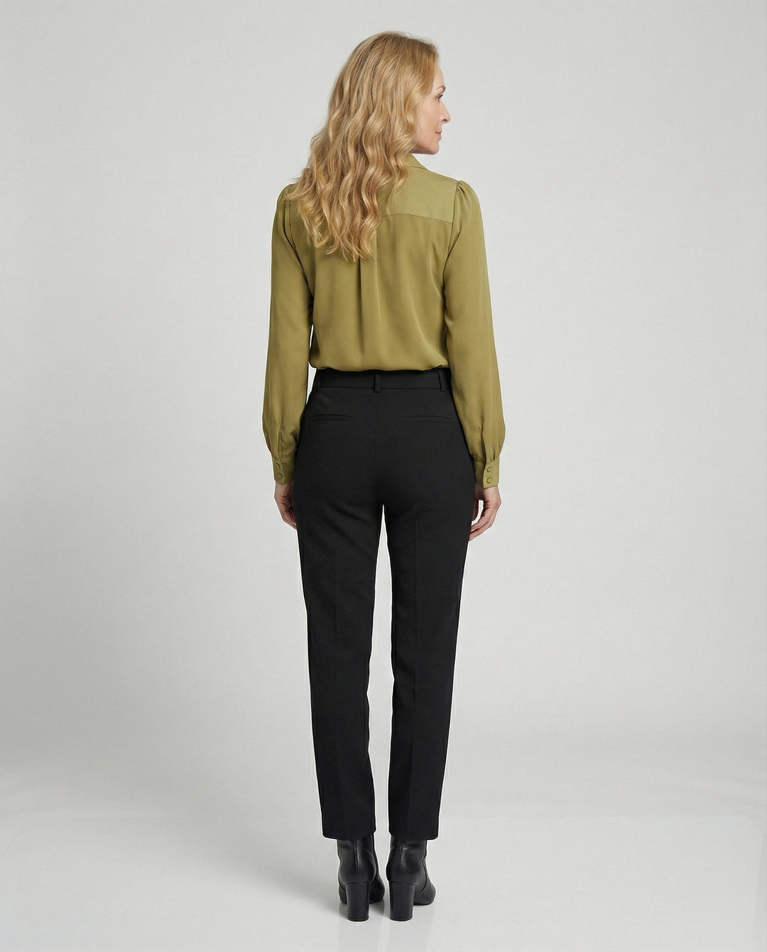 Damen Bluse mit modernem V-Ausschnitt