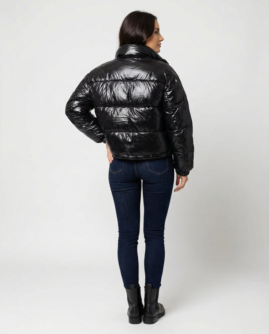Kurze Steppjacke Damen mit glänzender Oberfläche