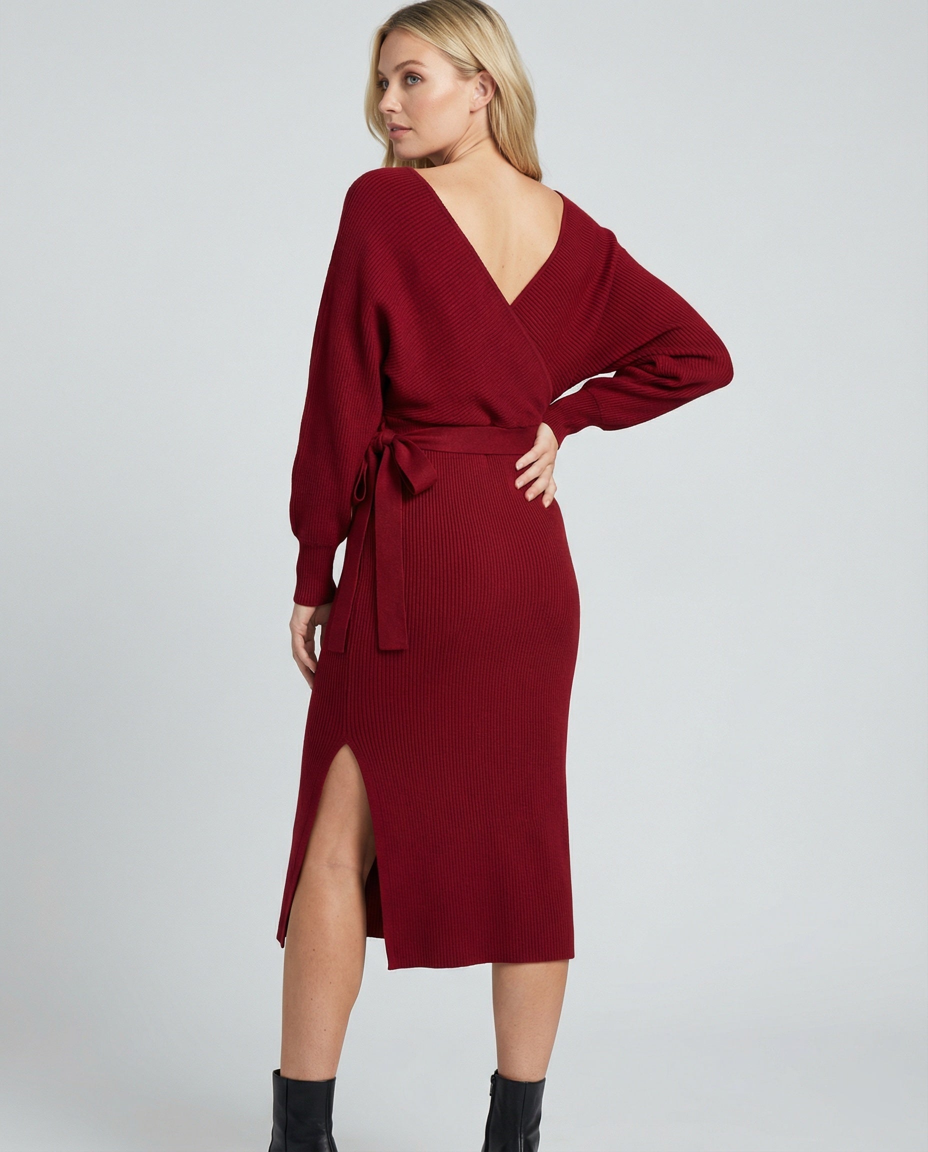 Damen Strickkleid mit elegantem Wickeldesign und dekorativem Gürtel R&B