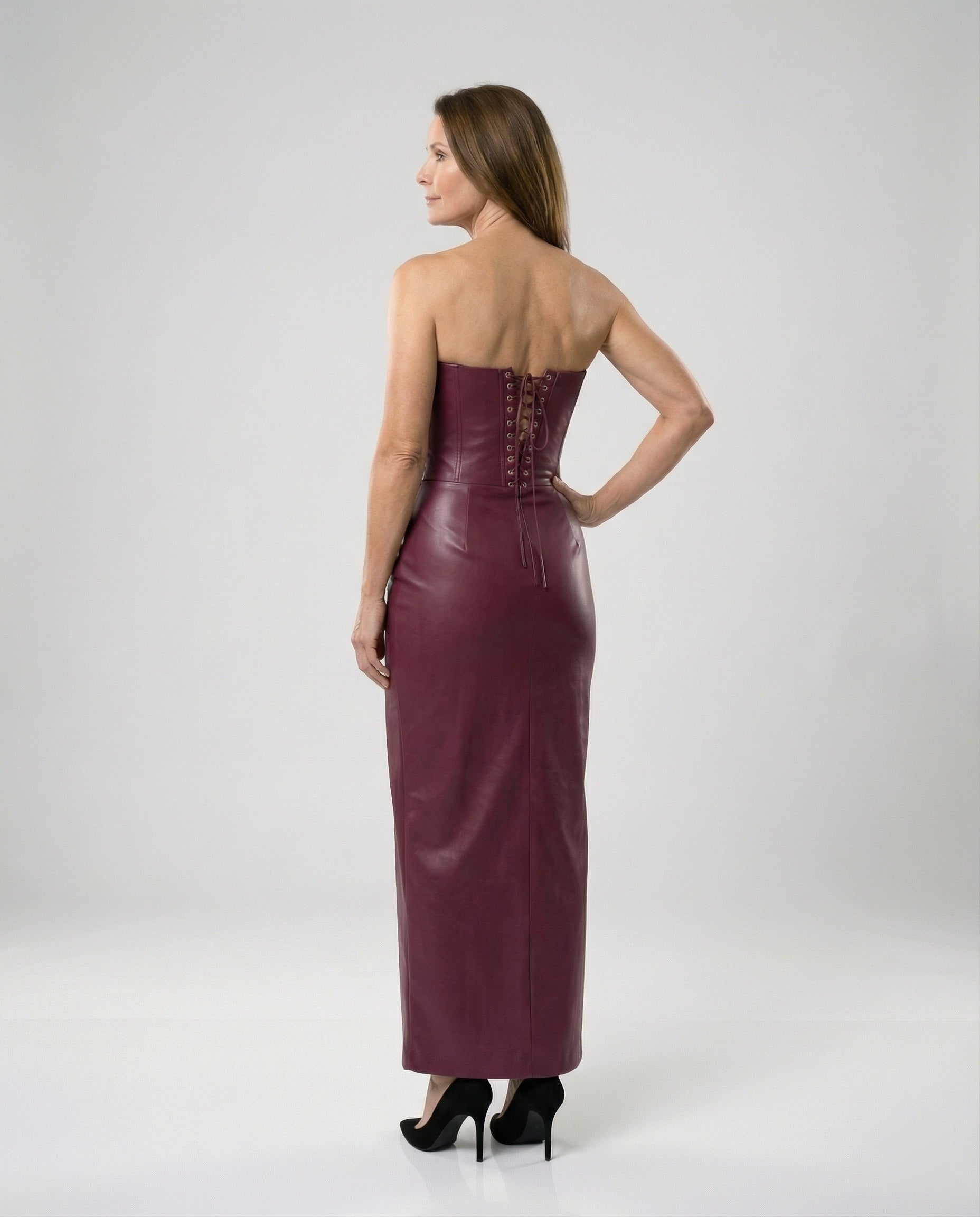 Damen langärmliges Lederkleid mit Herz-Ausschnitt