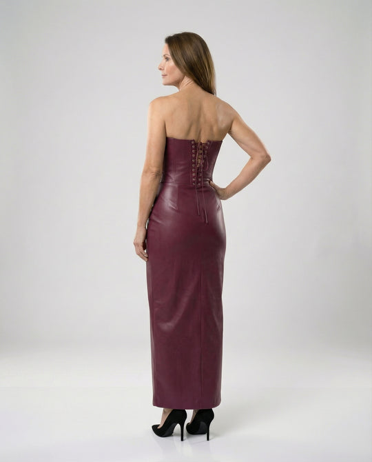 Damen langärmliges Lederkleid mit Herz-Ausschnitt