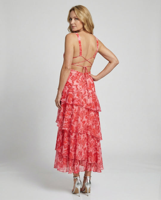 Maxikleid mit Rüschen und tiefem Ausschnitt
