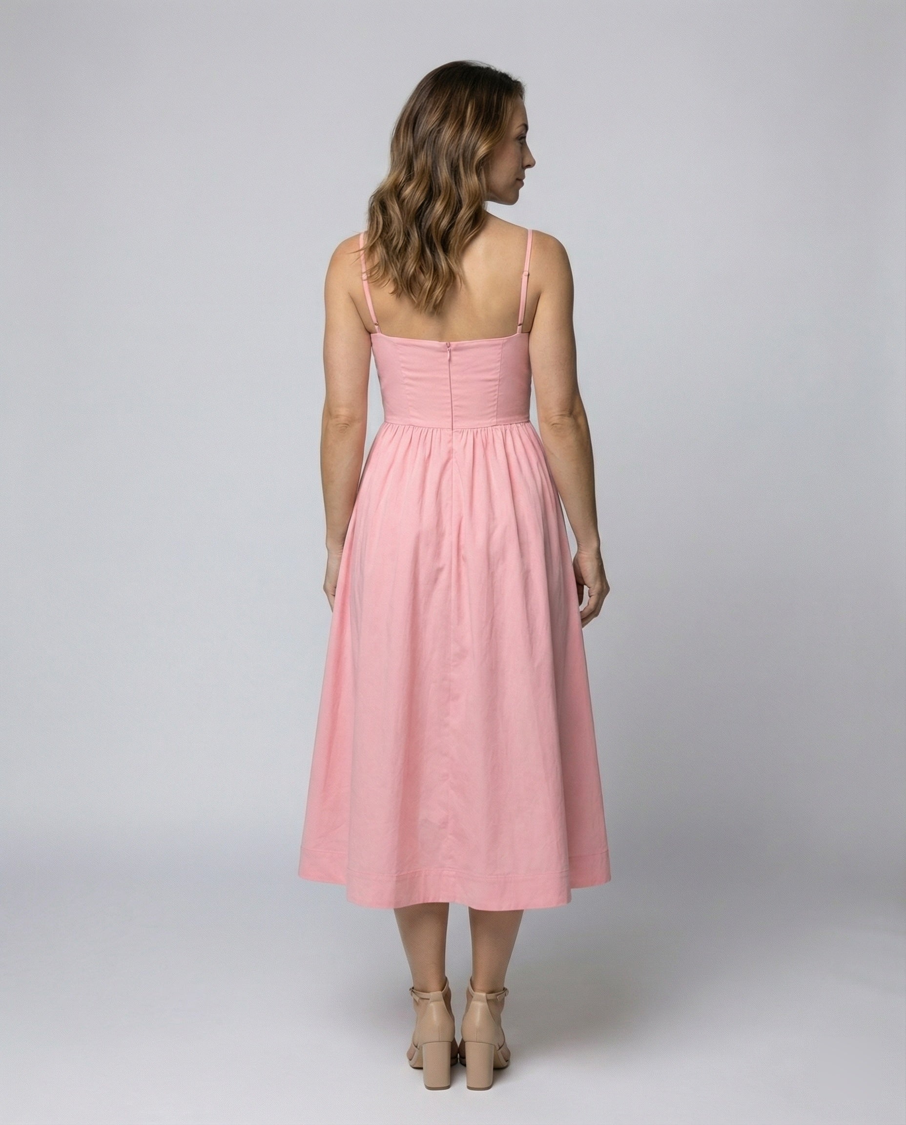 R&B | Einfarbiges Kleid mit U-Ausschnitt und Strapsen