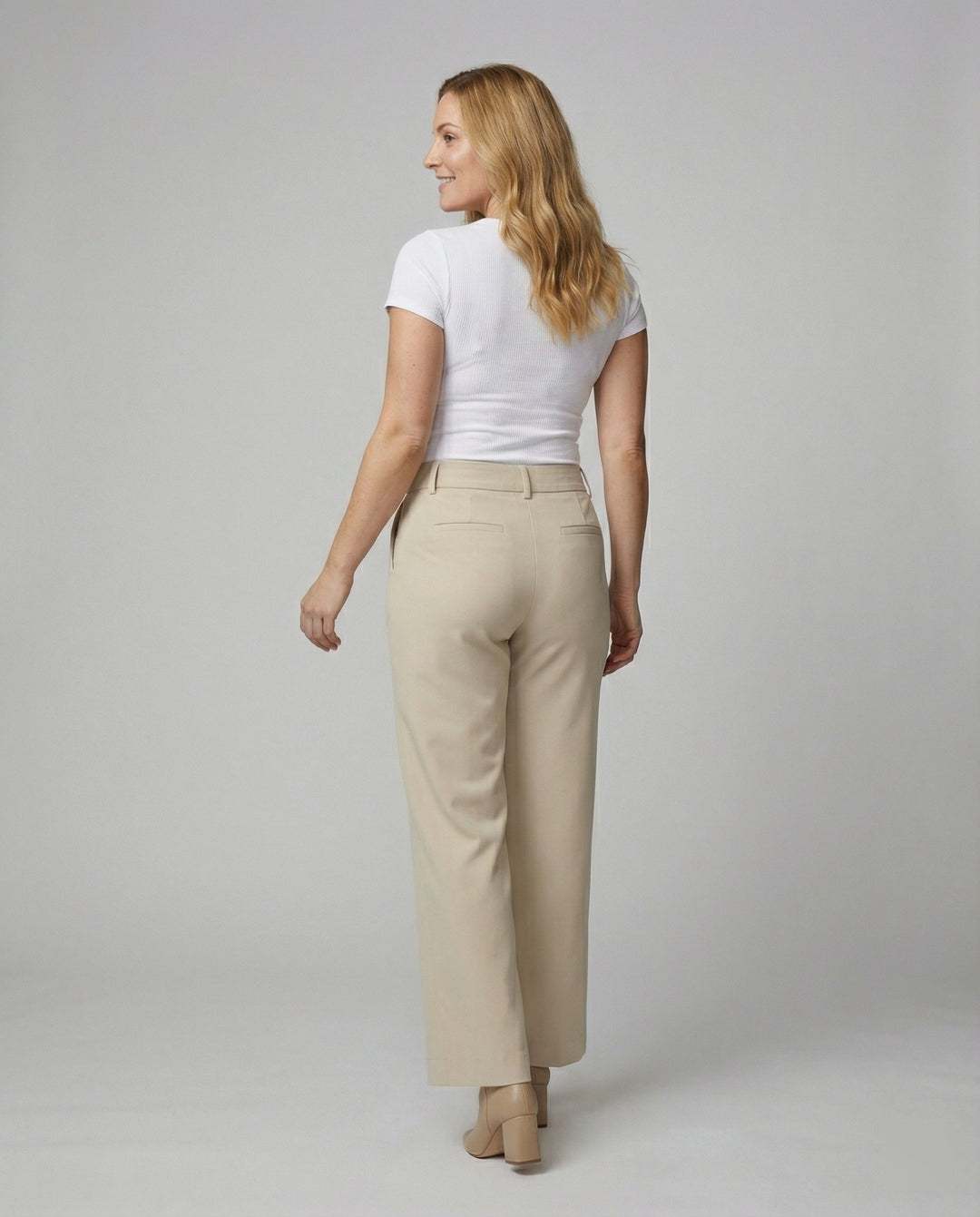 Damen Flared Stoffhose modern interpretiert