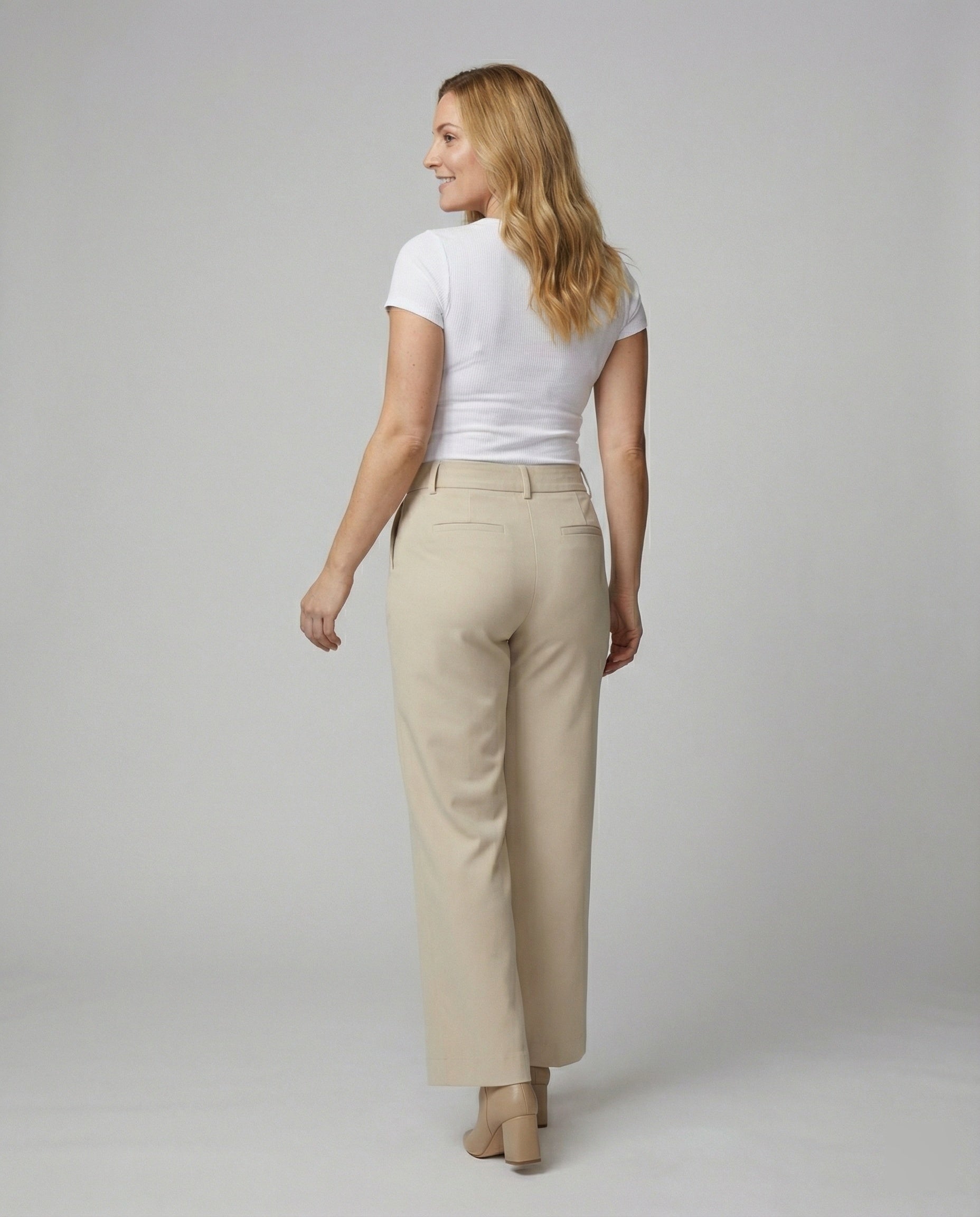 Damen Flared Stoffhose modern interpretiert