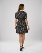 Damen Minikleid tailliert mit Puffärmeln