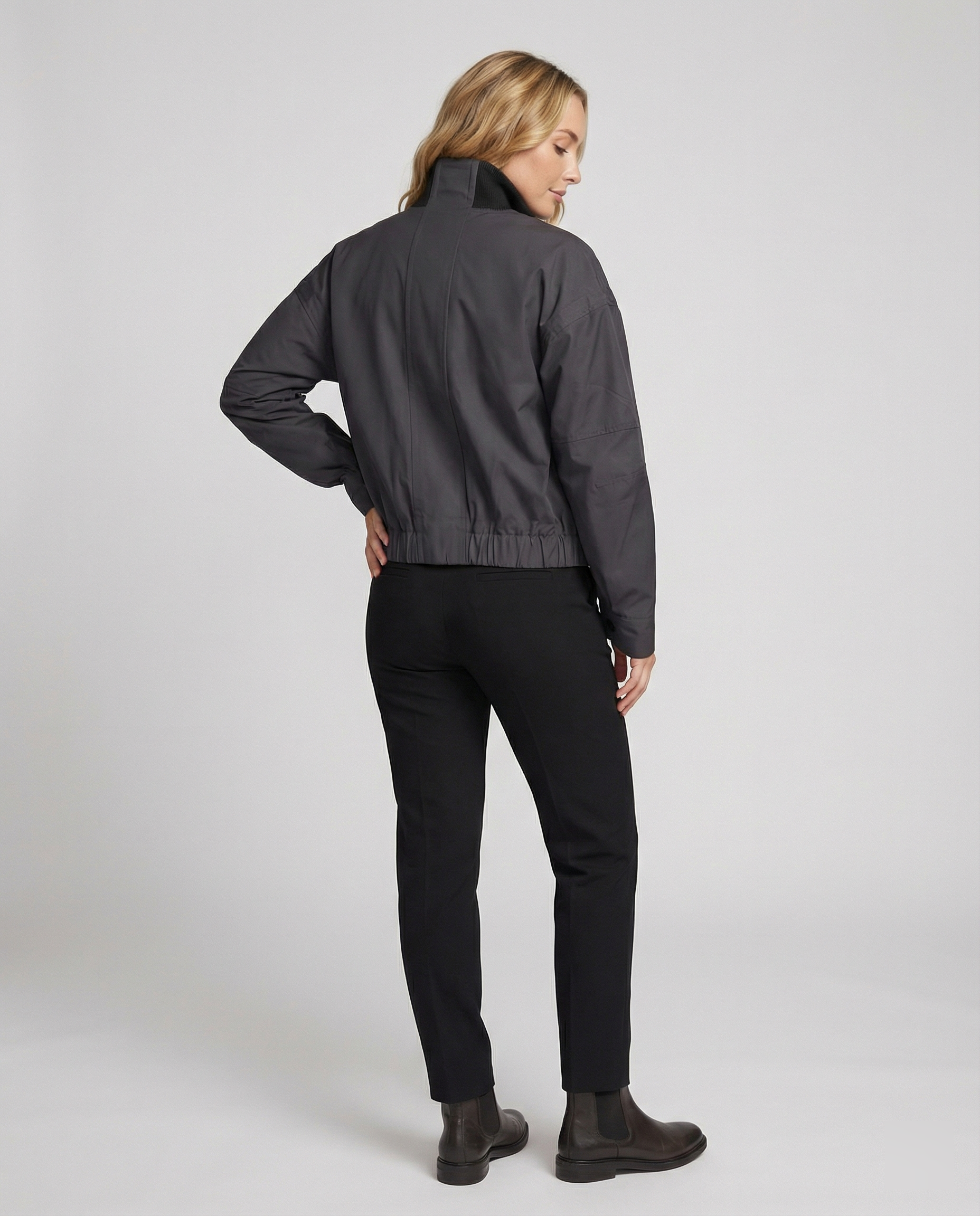 Übergangsjacke Damen sportlich mit hohem Kragen und elastischem Bund