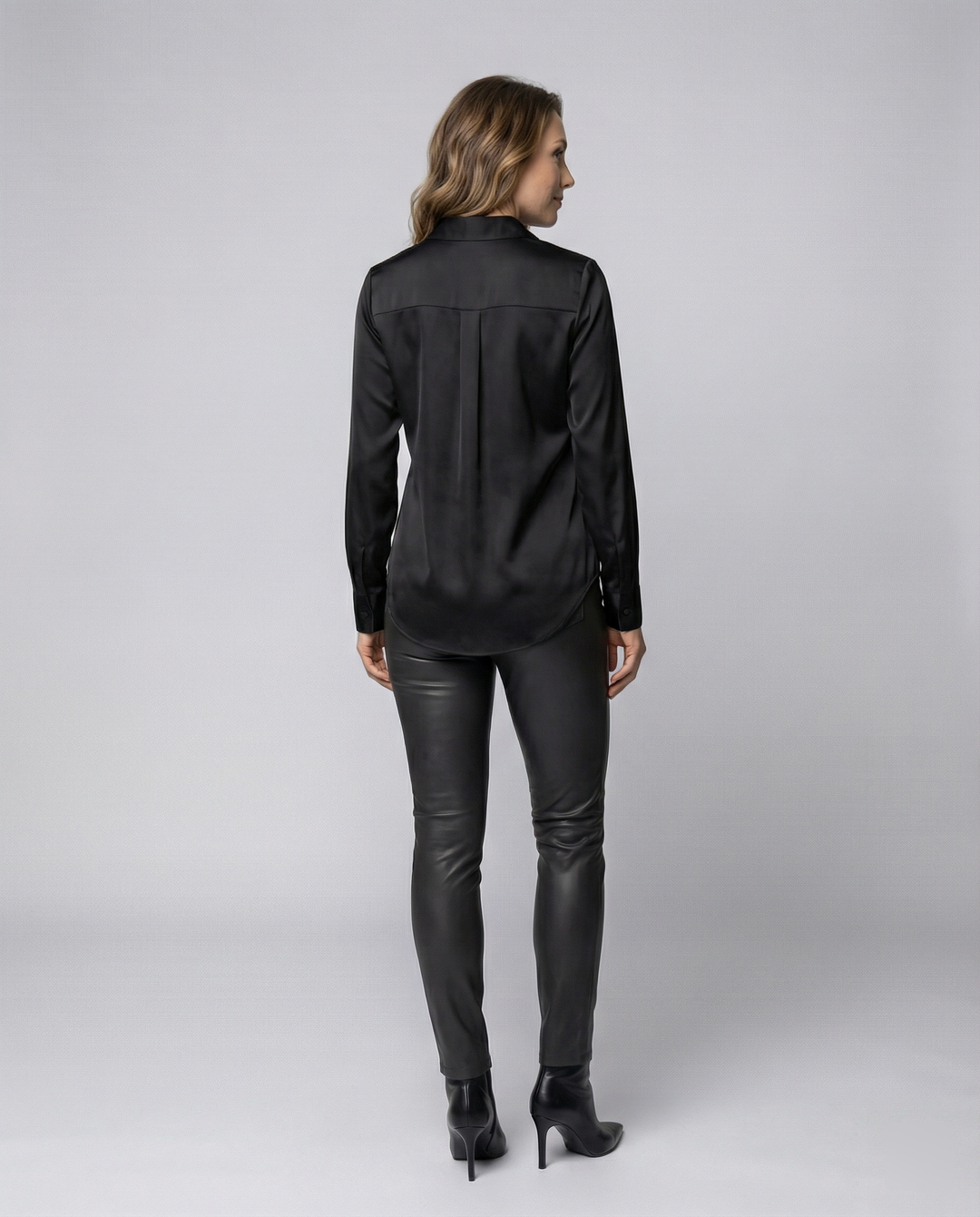 Damen elegante Satinbluse mit klassischem Kragen und zeitlosem Schnitt R&B