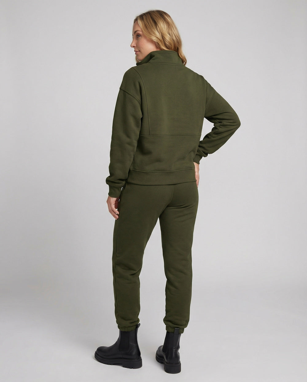 Jogginganzug Damen sportlich elegant mit Oversize-Hoodie und hohem Kragen
