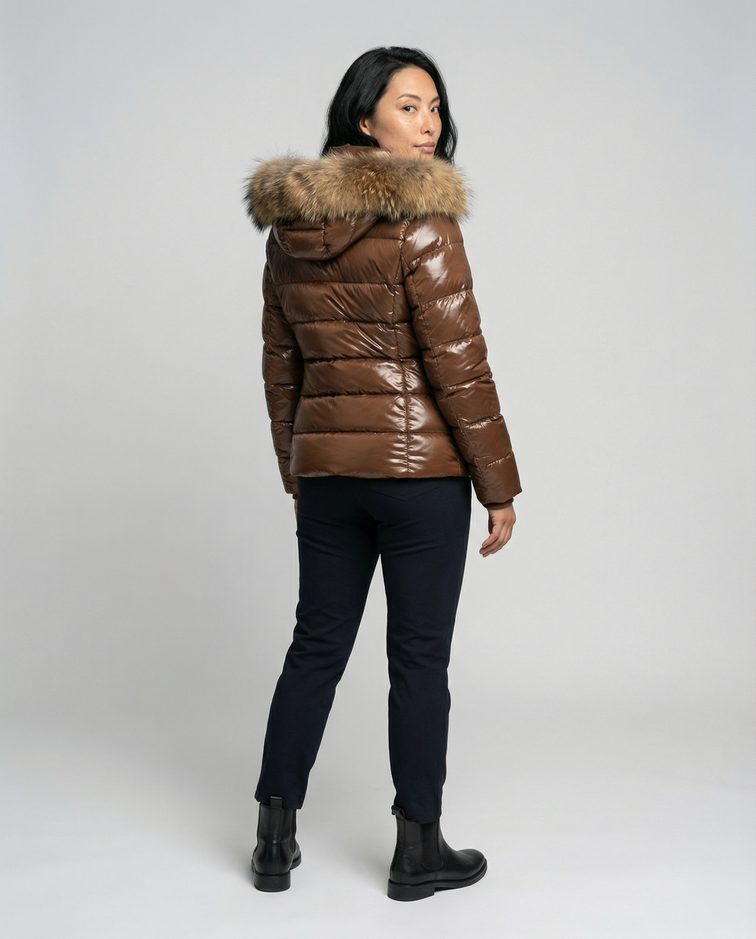 Damen Winterdaunenjacke mit abnehmbarer Kapuze und luxuriösem Fellkragen R&B