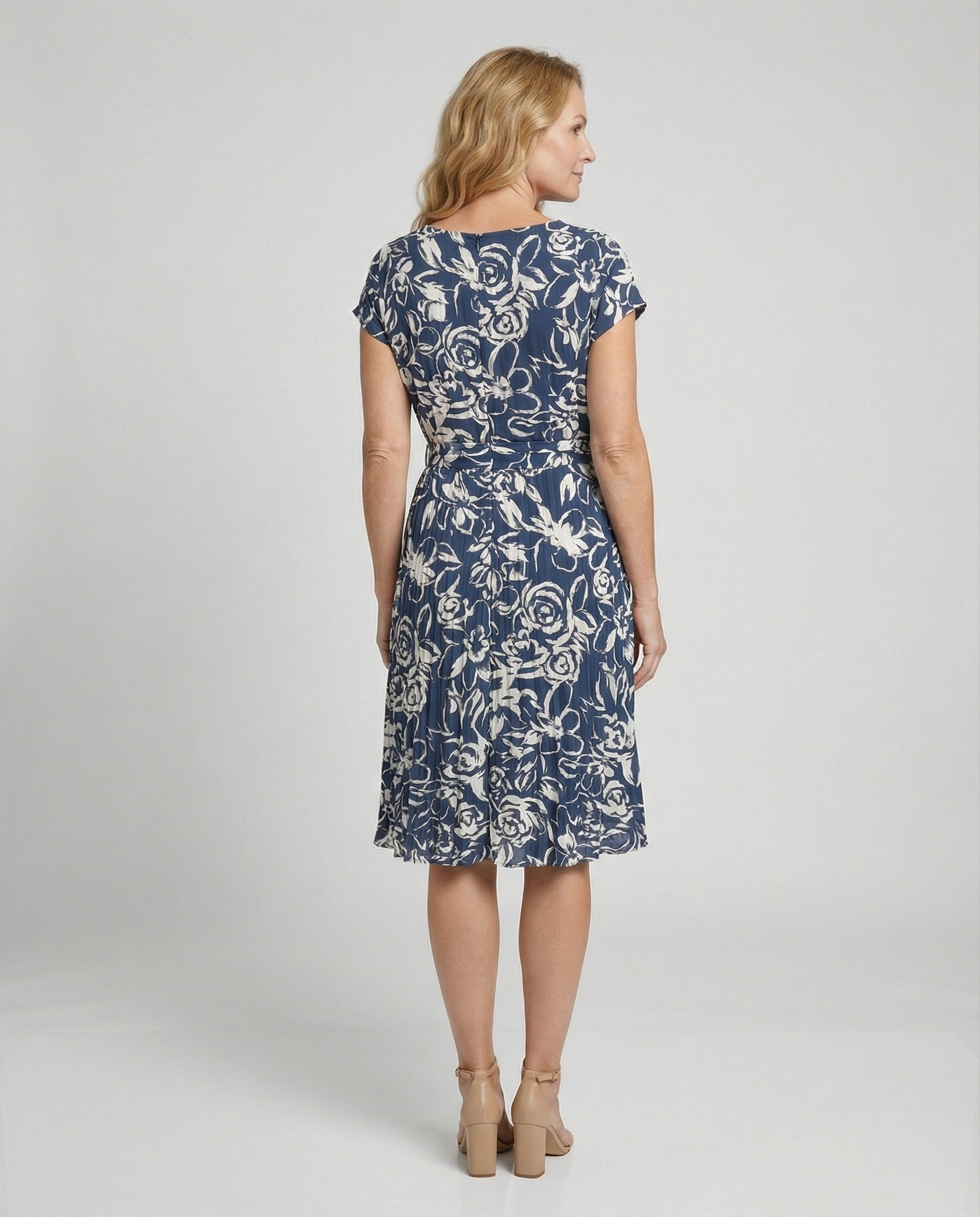 Damen Kleid mit floralem Muster und Bindegürtel