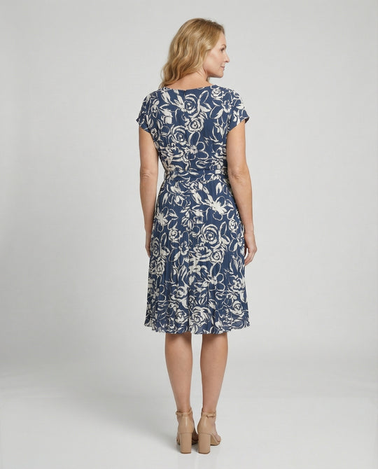 Damen Kleid mit floralem Muster und Bindegürtel