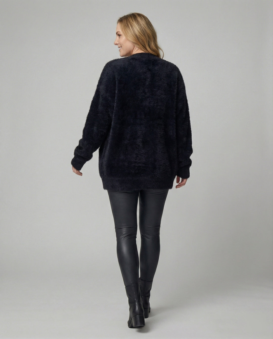 Strickjacke Damen flauschig mit tiefem V-Ausschnitt und Taschen