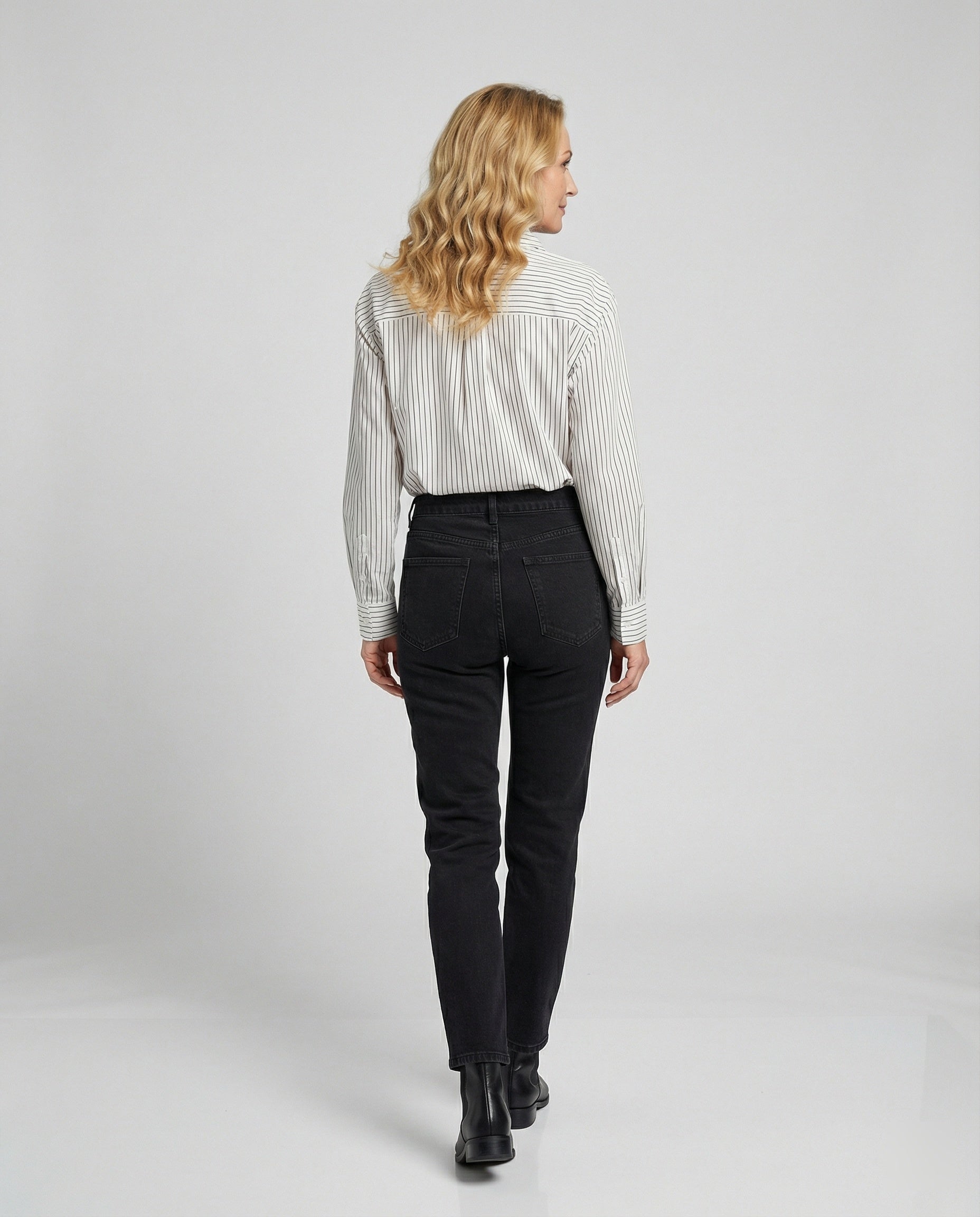 Damen Bluse mit feinen Streifen und Knöpfen