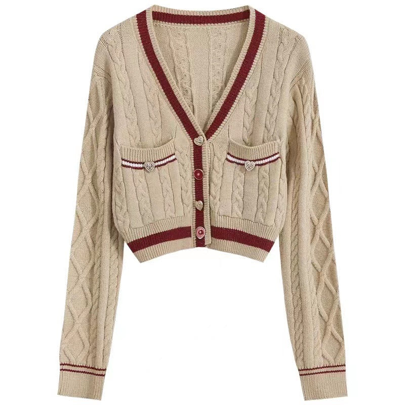 R&B | Kurze Strickjacke Elegant und Modern Kontrastdetails