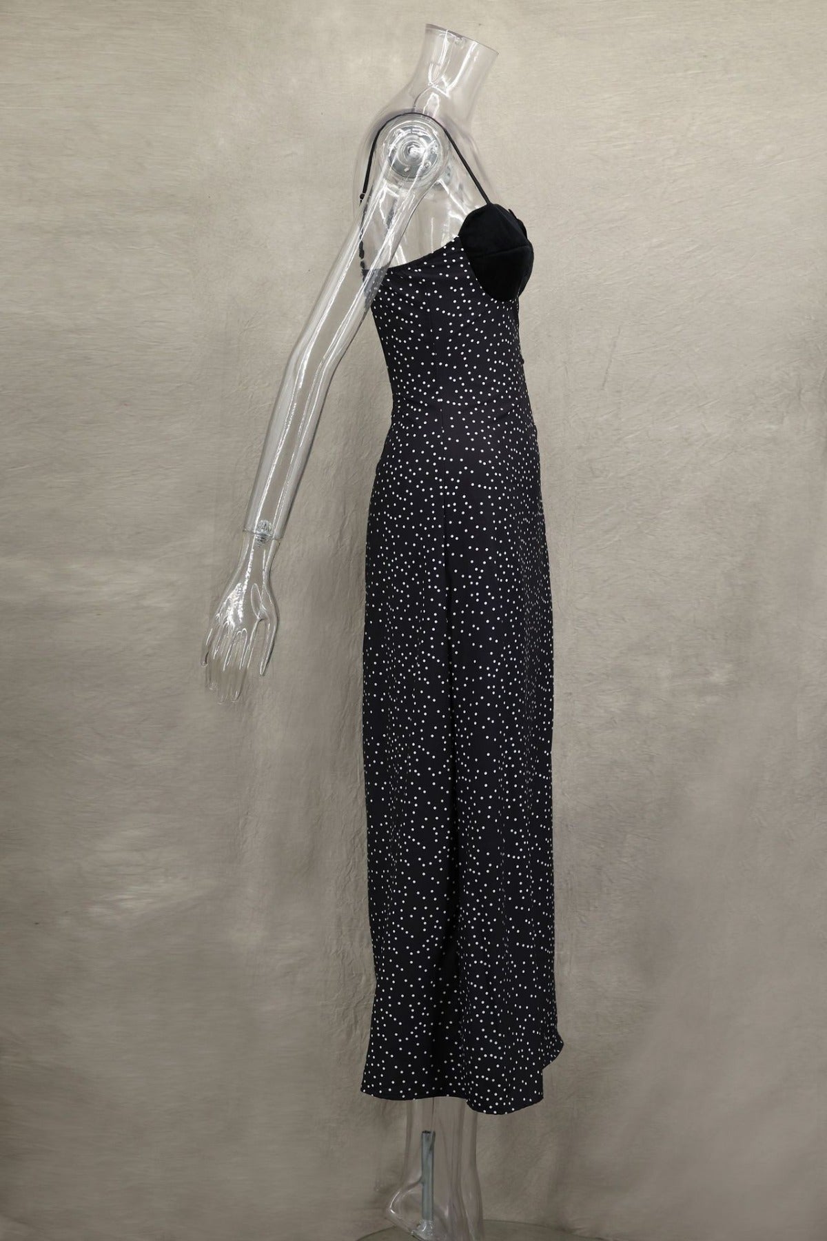 R&B | Kontrastfarbenes Kleid mit Polka-Dot-Print