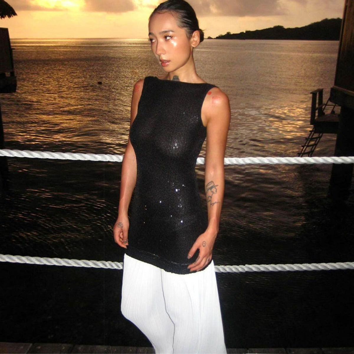 R&B | Ärmelloses langes Kleid mit Pailletten und Neckholder
