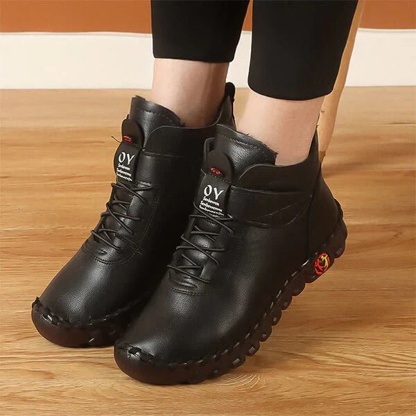 Hoher Schnürstiefel Mit Robuster Sohle R&B
