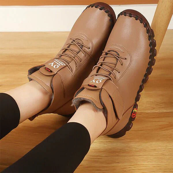 Hoher Schnürstiefel Mit Robuster Sohle R&B