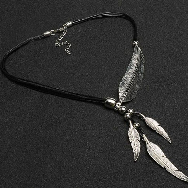 R&B | Goldene Feder Halskette Im Boho Stil