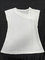R&B | T-Shirt mit schrägem Ausschnitt und kurzen Ärmeln