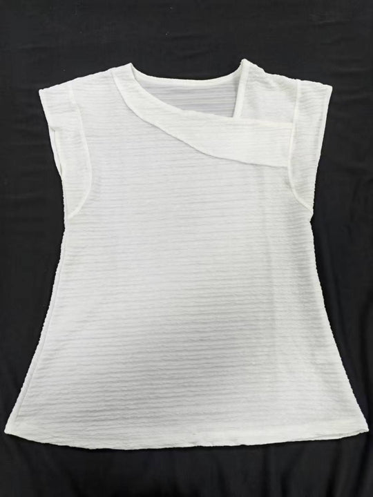 R&B | T-Shirt mit schrägem Ausschnitt und kurzen Ärmeln
