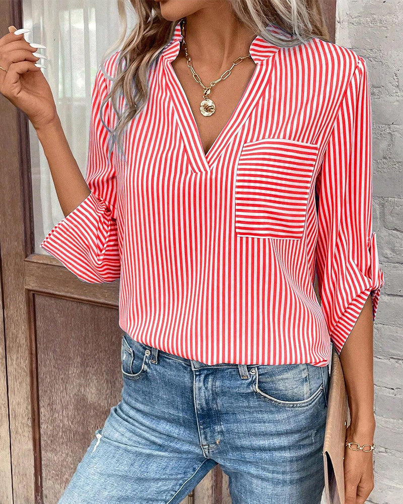 R&B | gestreiftes Shirt mit V-Ausschnitt und Brusttasche
