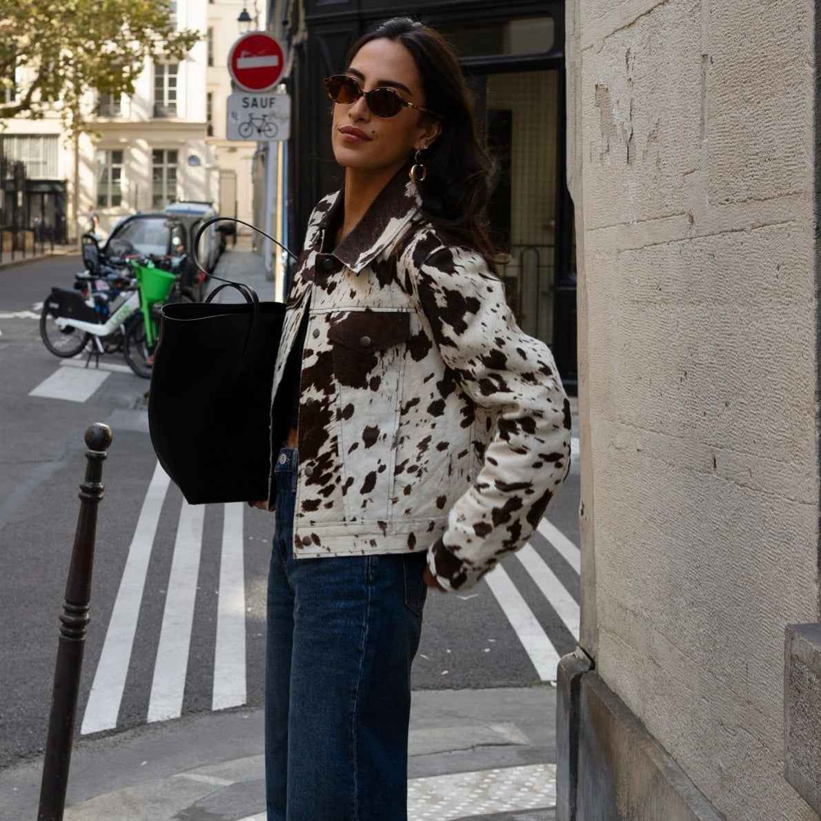 R&B | Jacke mit Kuhmuster, Reverskragen und Stylischen Druckknöpfen