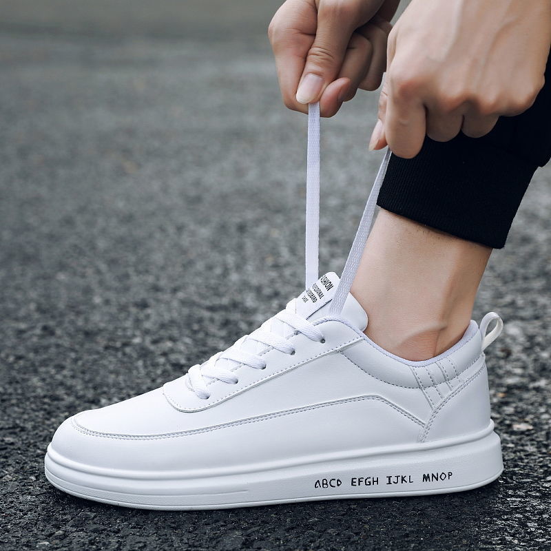 Taylor | Flache weiße Freizeitschuhe aus Gummi