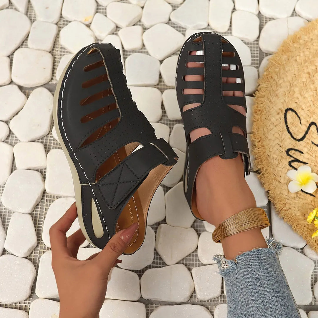 Stilvolle Hollow Wedge Sandalen R&B