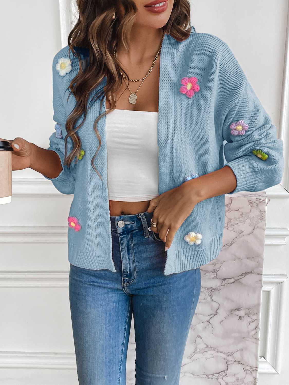 R&B | Strickcardigan mit Blütendetails Offene Vorderseite Feminin und Stylisch