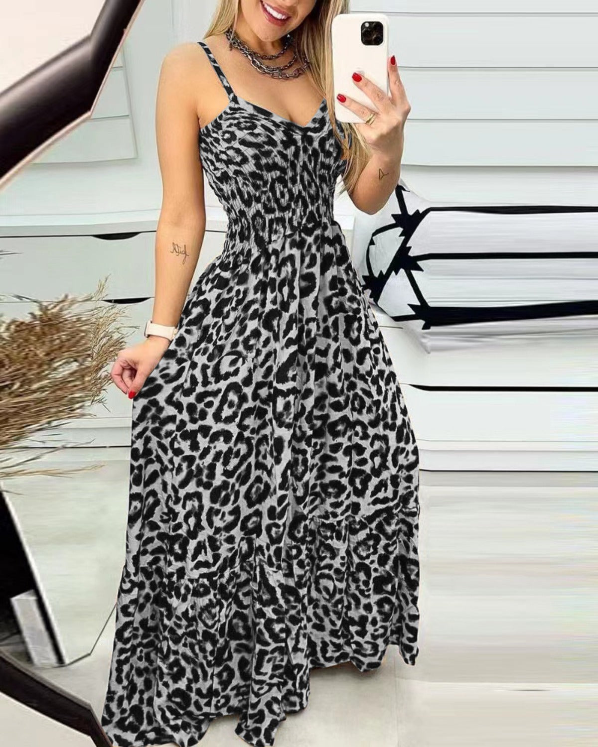 R&B | Kleid mit Leopardenmuster und Hosenträgern mit V-Ausschnitt