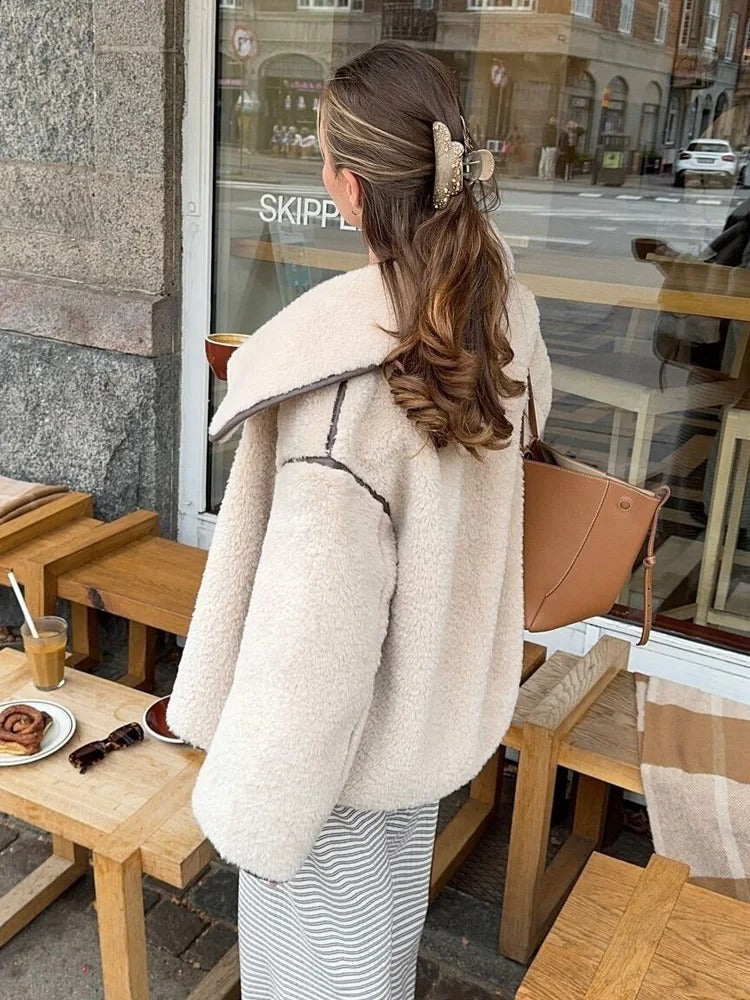 R&B | Kuschelige Teddyjacke mit Klassischem Kragen