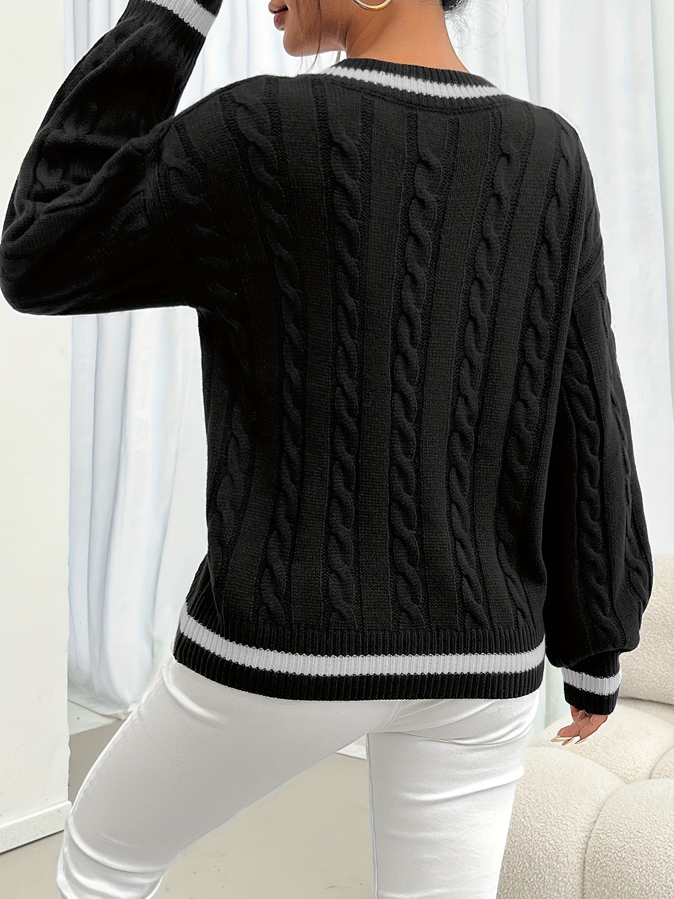 R&B | Kabelstrickpullover mit Zarten Details