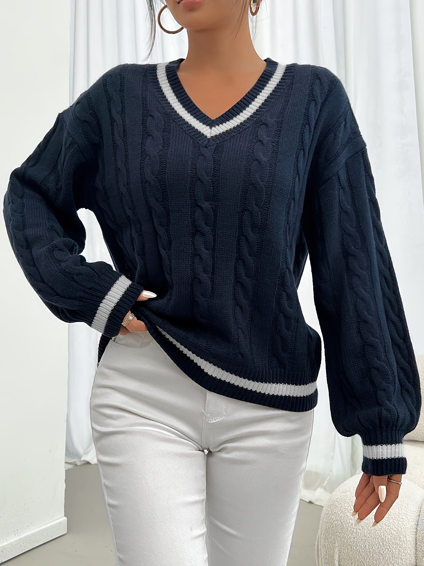 R&B | Kabelstrickpullover mit Zarten Details