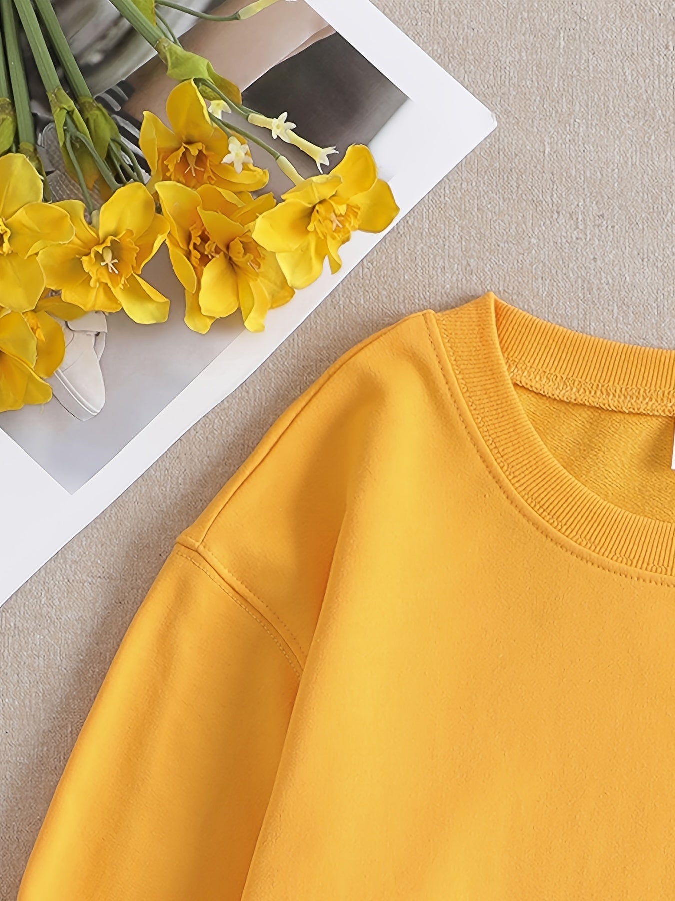 R&B | Lässiges Gelbes Sweatshirt mit Humorvollem Grafikdruck
