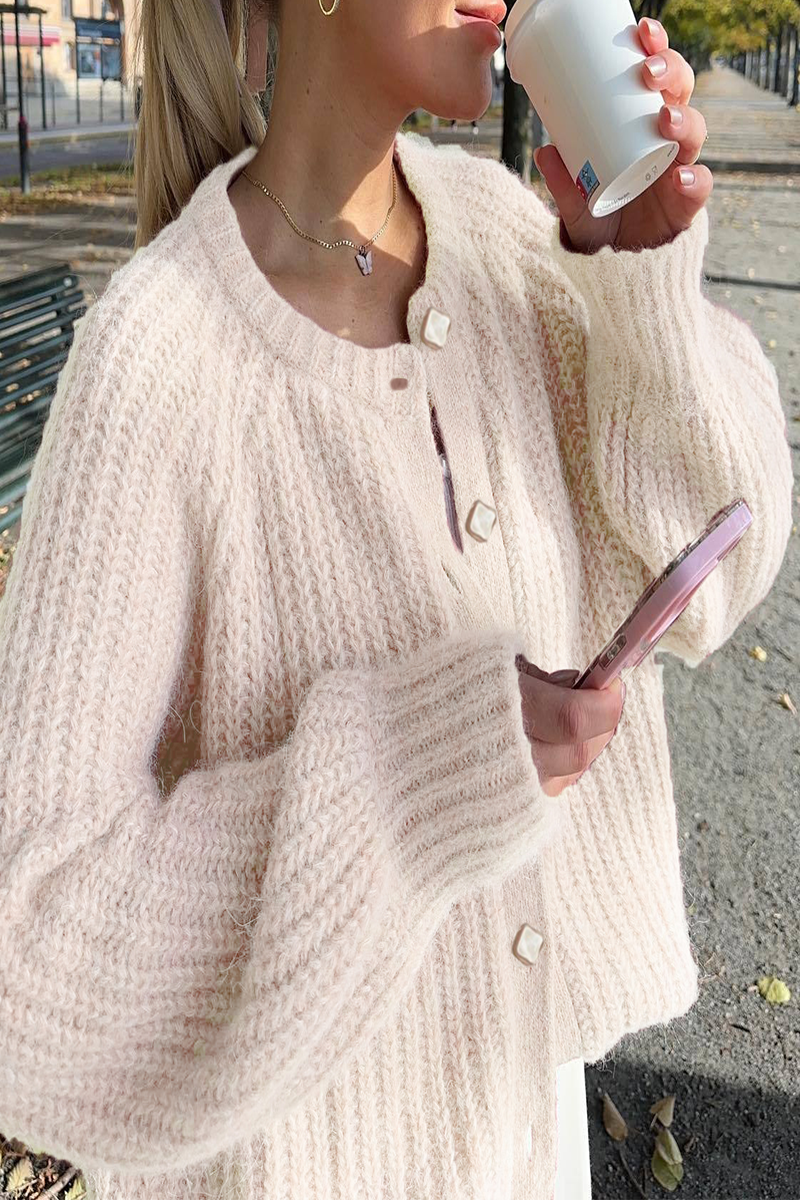 R&B | Lässiger Strickpullover mit Knöpfen und Rundhalsausschnitt. Oberbekleidung