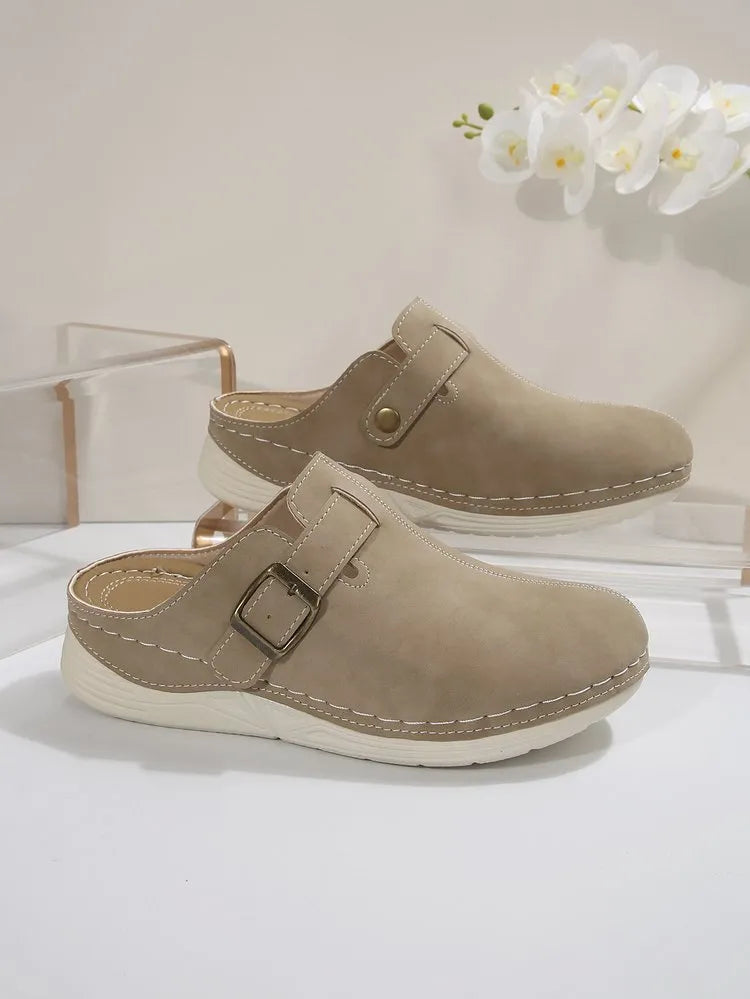 Stilvolle Wedge Sandalen mit Metallbuckel und Nieten R&B