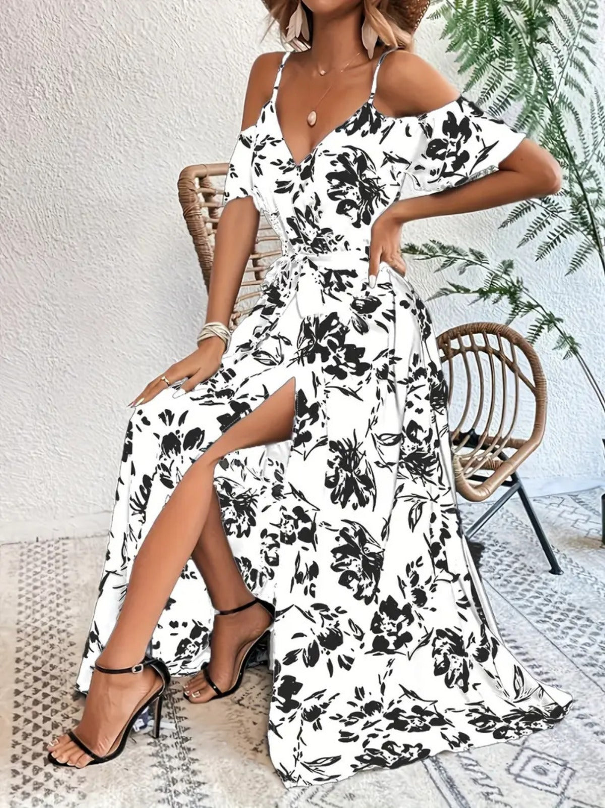 R&B | Unregelmäßiges Kleid mit Hosenträgern