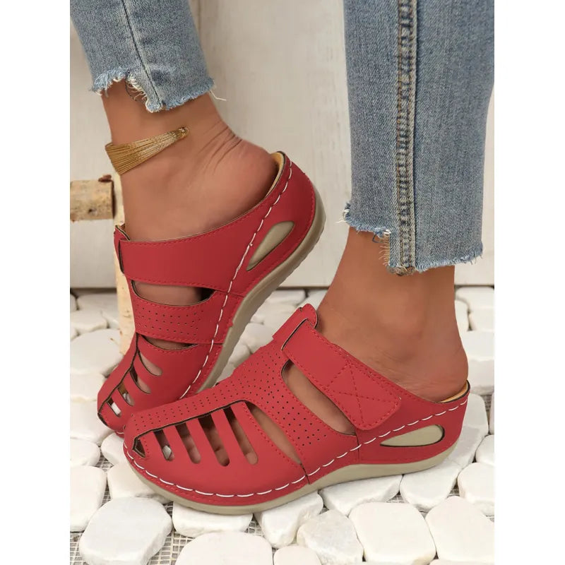 Stilvolle Hollow Wedge Sandalen R&B