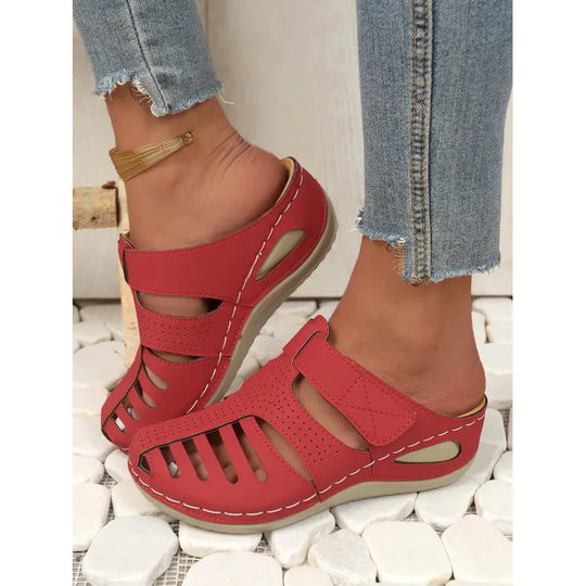 Stilvolle Hollow Wedge Sandalen R&B