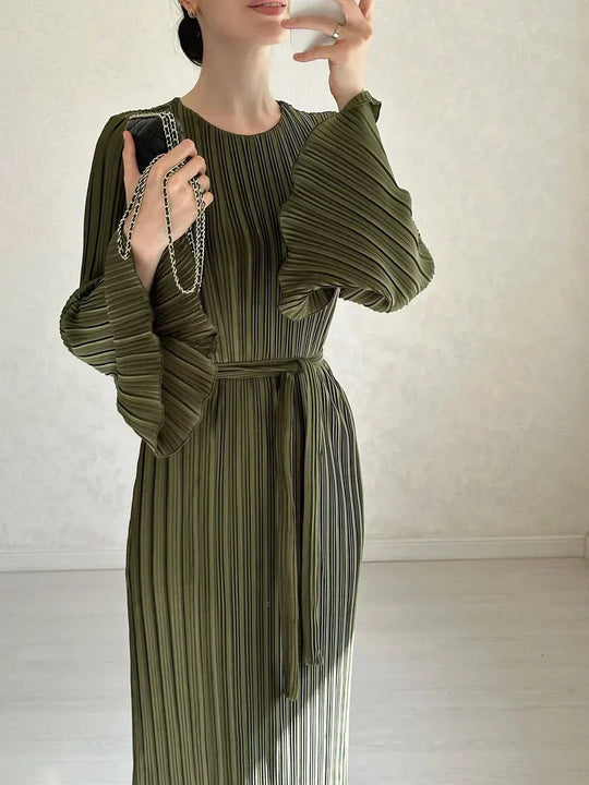 Plissiertes Maxikleid mit langen Ärmeln