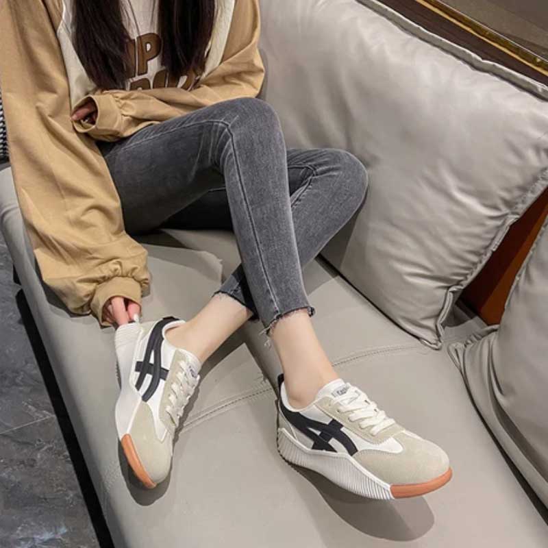 moderner Orthopädieschuh, hoher Tragekomfort. R&B R&B
