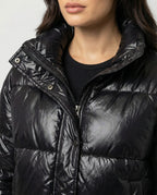 Kurze Steppjacke Damen mit glänzender Oberfläche