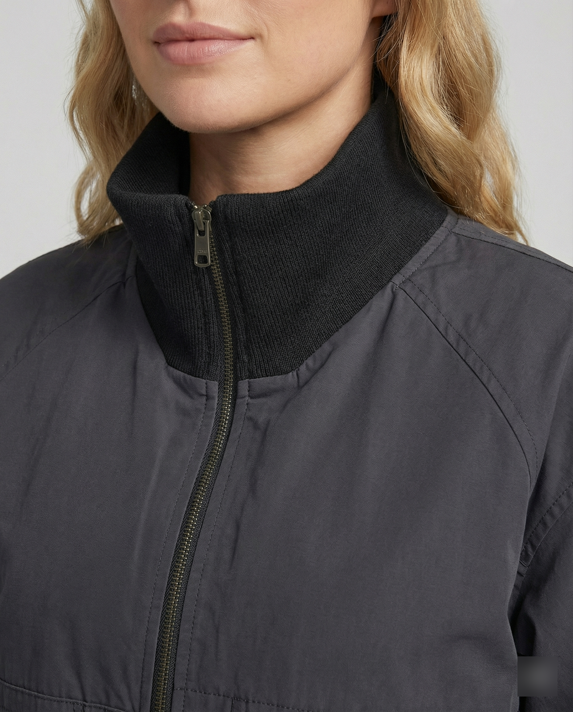 Übergangsjacke Damen sportlich mit hohem Kragen und elastischem Bund