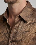 Herren Elegantes Langarmhemd mit modernem Wellenmuster und glänzender Oberfläche